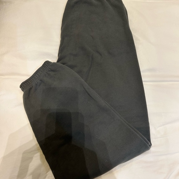 TNA Mega Sweatpants - Picture 2 of 2